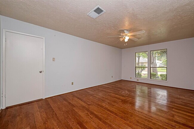 Building Photo - Pecan Ridge Drive, Sugar Land, TX 77479 - 4 BR 2 BA single-family home