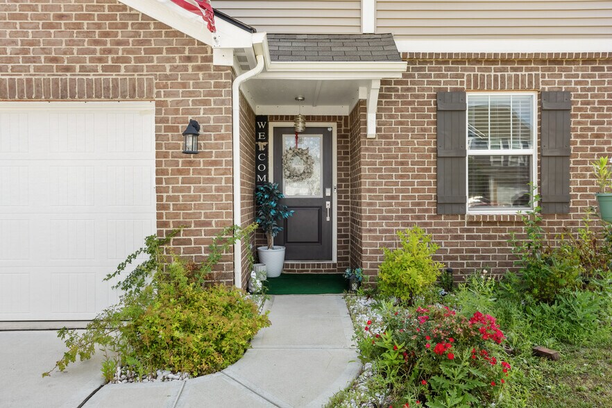 Building Photo - 7419 Hillway Dr