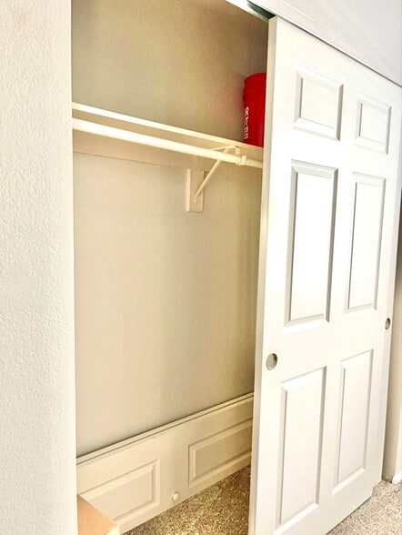 Building Photo - 1014 E Spence Ave