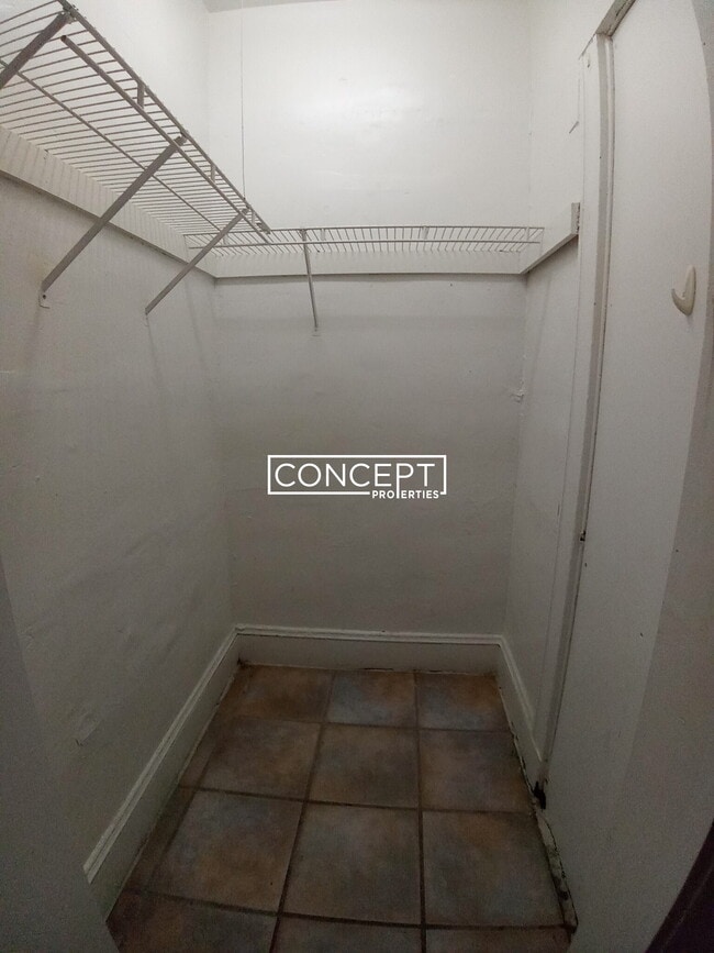 Building Photo - 15 Barrows St