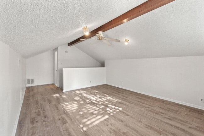 Building Photo - 1402 Oakmeadows Cove