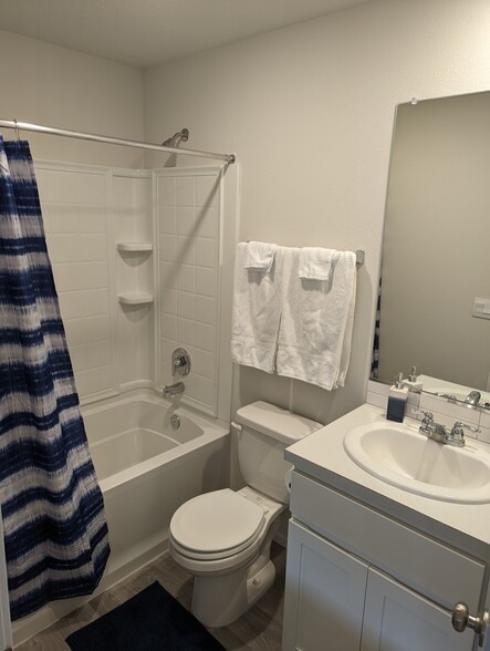 Building Photo - 1403 SW 5th St