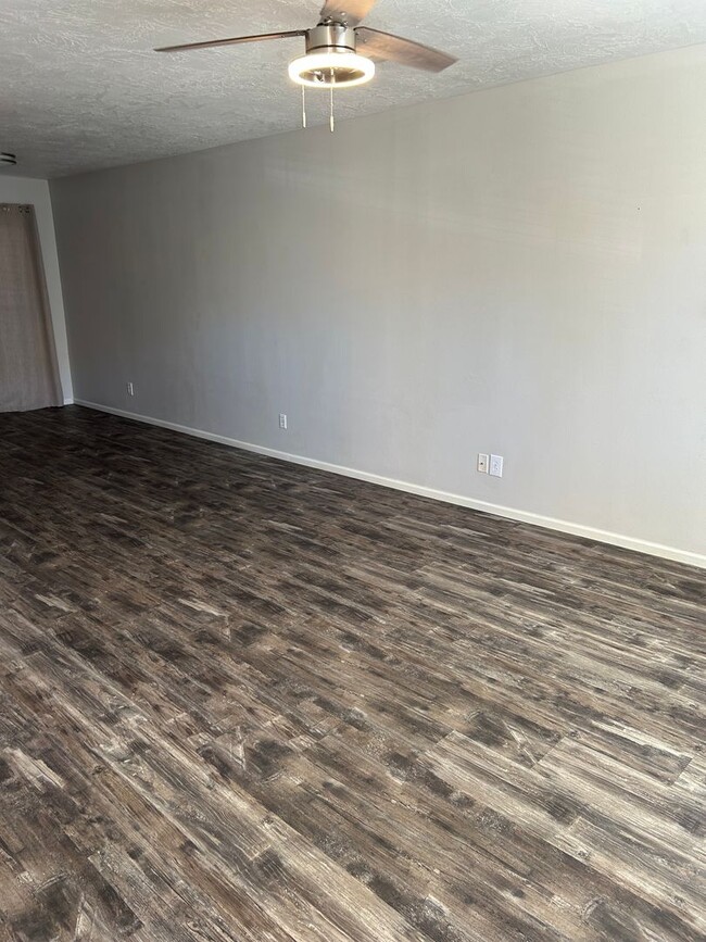 Building Photo - Aztec Circle Townhome, 2 bedroom 2.5 bath,...