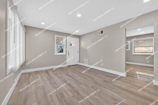 Building Photo - Completely Renovated 2-Bedroom Home in Westland!