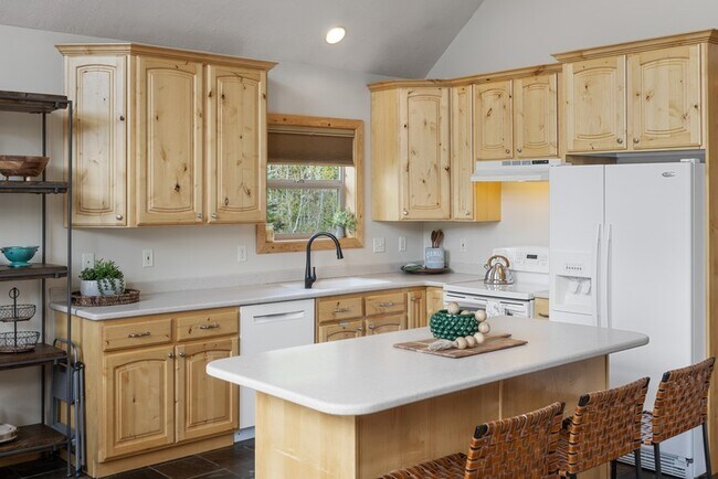 Building Photo - 4801 Conifer Dr