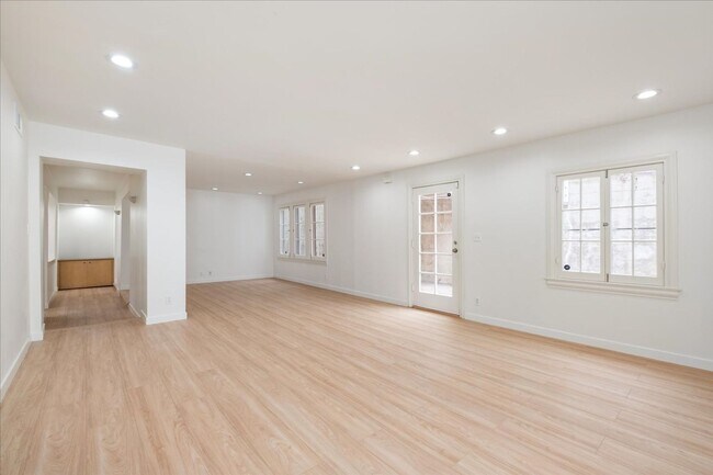 Building Photo - Emmet Terrace Triplex