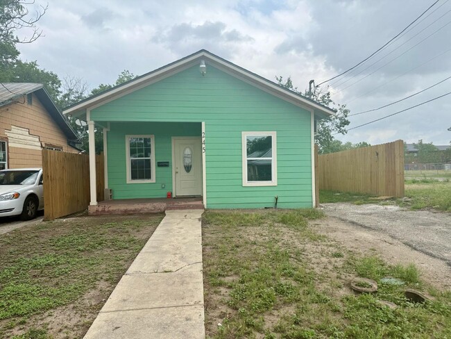 Primary Photo - 245 G St