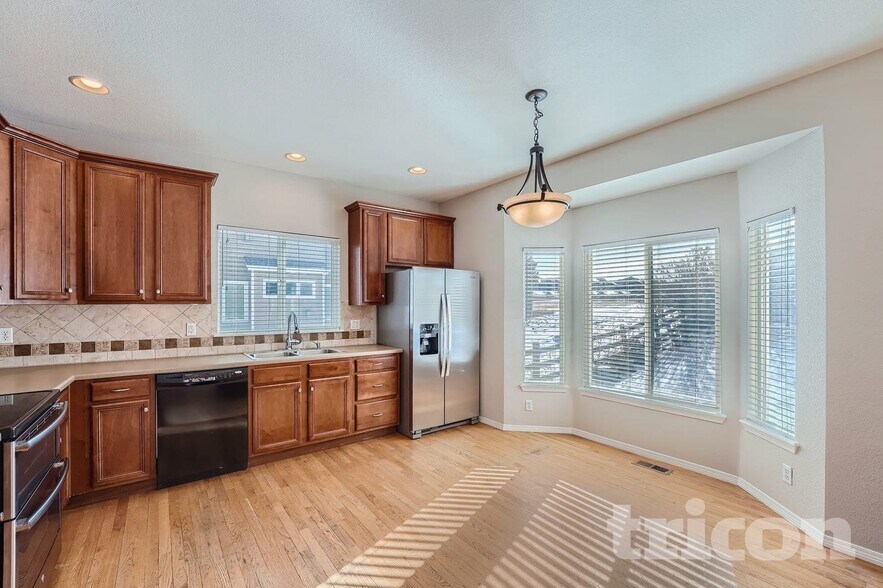 Building Photo - 1220 Sunset Way