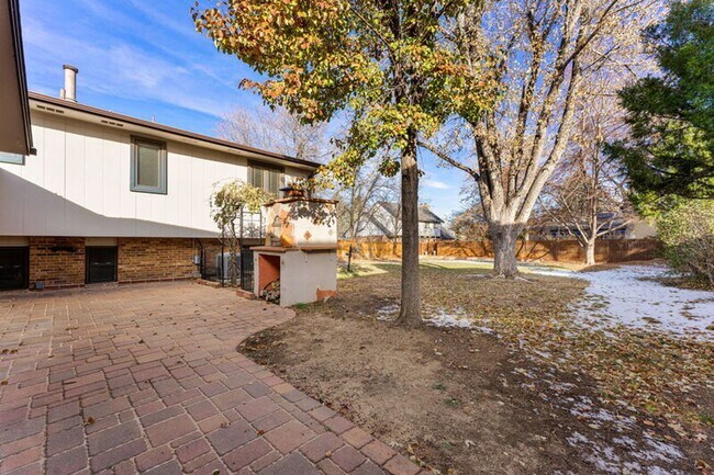 Building Photo - Updated Home in Windsor Park!
