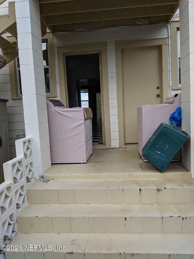 Building Photo - 2224 Ocean Dr S