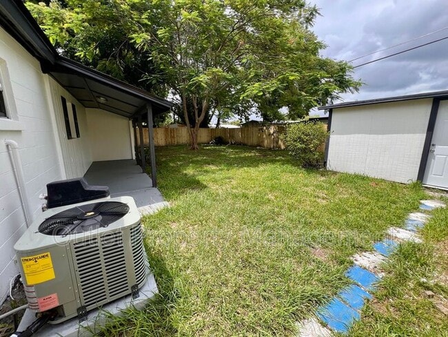 Building Photo - 2713 Geoffrey Dr