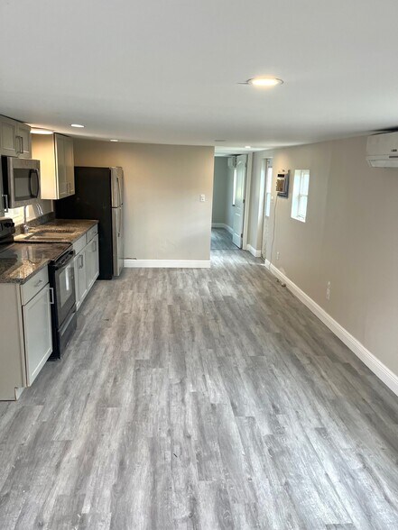 Building Photo - 7650 Ebson Dr