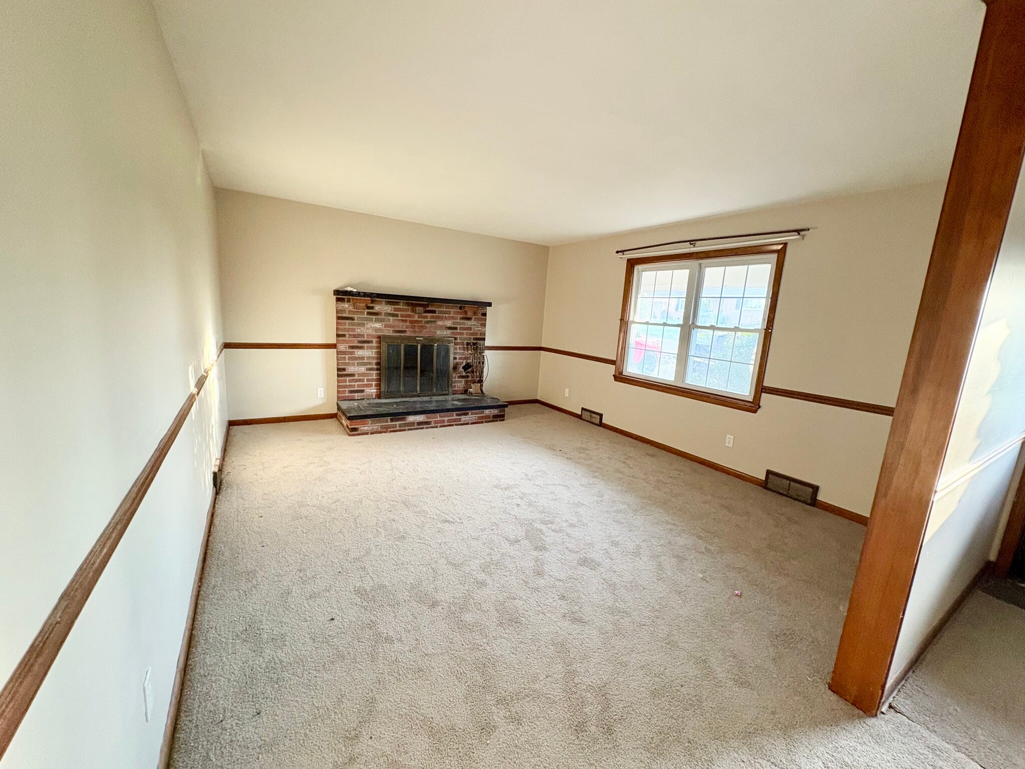 Living w/o furniture - 1315 Book Ave