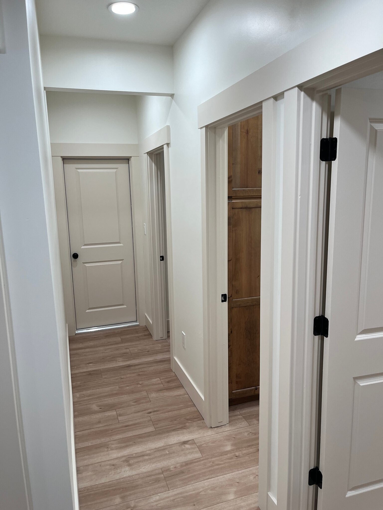 Building Photo - 818 W Mnr Crst Ln