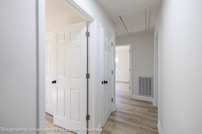 Building Photo - 409 Eastover Ave
