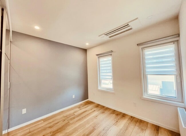 Building Photo - 71-53 69th Pl