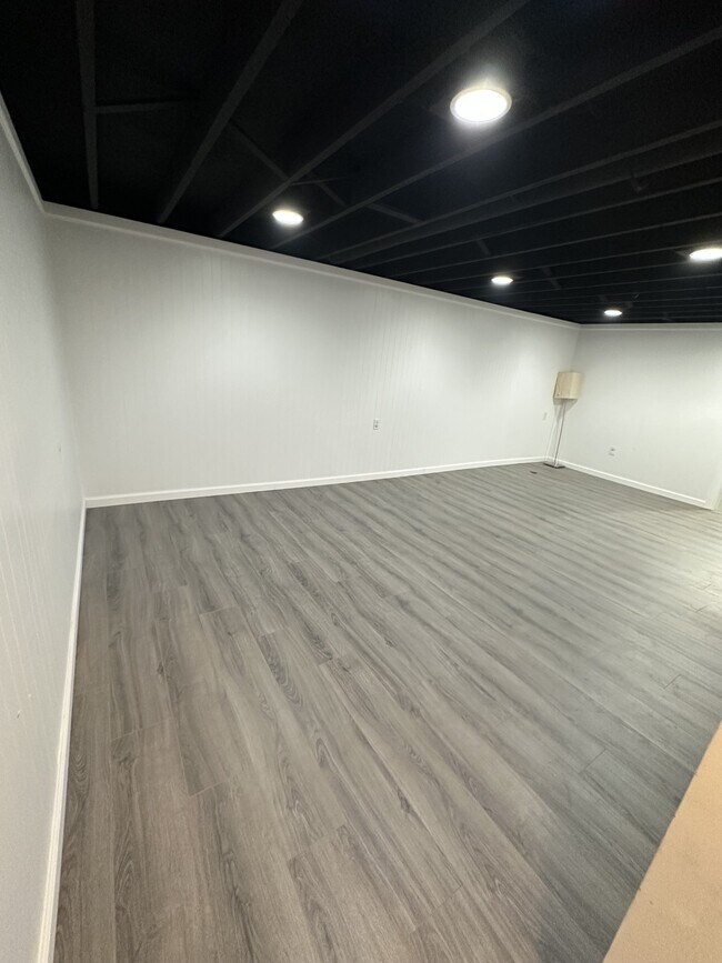 Building Photo - 23959 Springbrook Dr