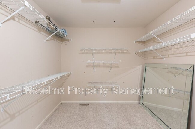 Building Photo - 208 Cottage Pl
