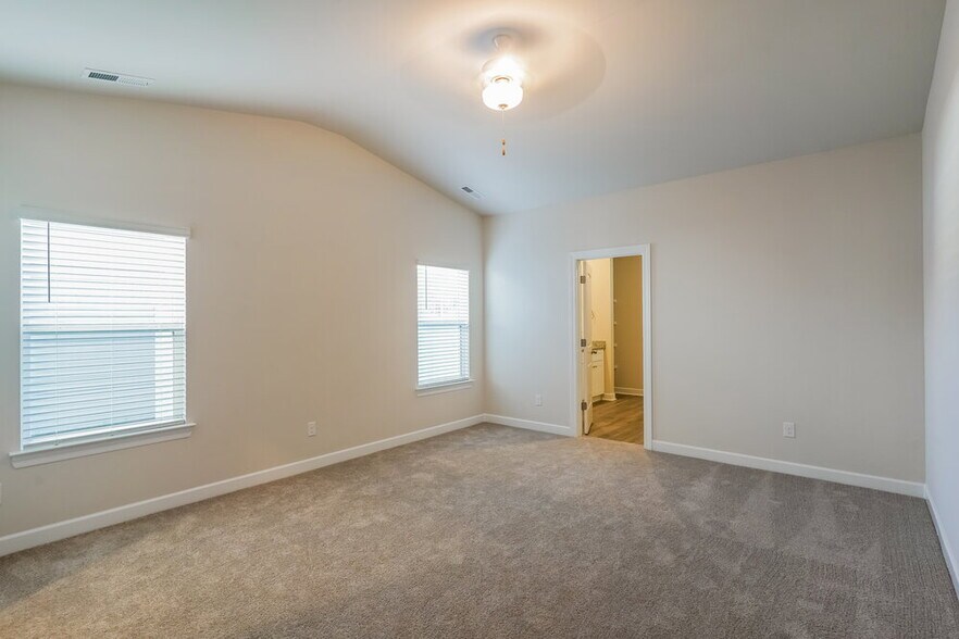 Building Photo - 3451 Quintana Dr