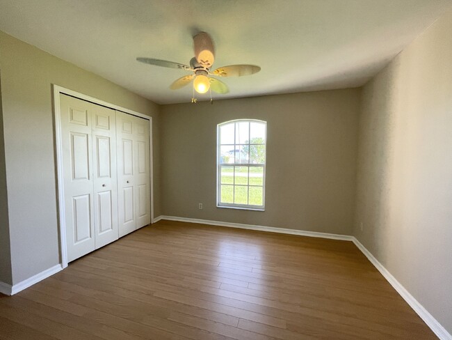 Building Photo - Available Immediately! 3 bedroom PLUS Den-...