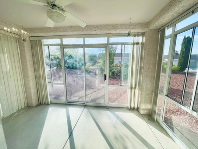 Building Photo - Very Cute 2-Bedroom/2-Bathroom + Den, Single Story Home in Sun City Summerlin! 55+