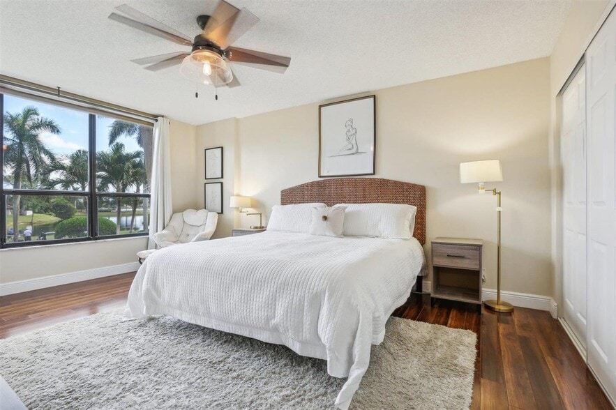 Building Photo - 7153 Promenade Dr