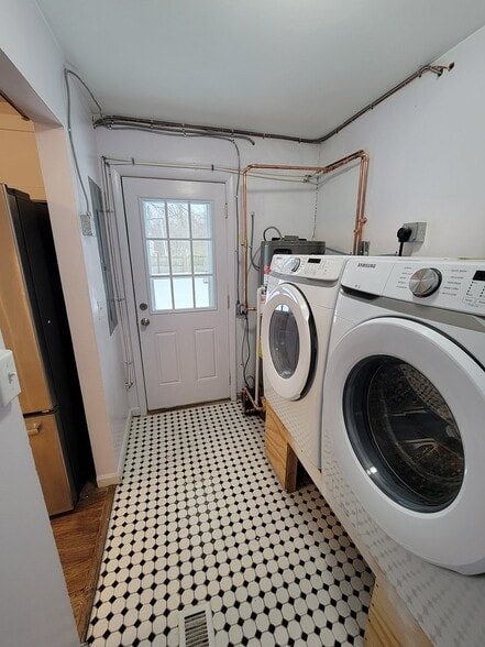 Samsung Washer and Dryer included - 20 Princeton St