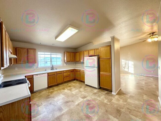 Building Photo - 1 Month Free!!! Beautiful 3BR 2 Bath home with RV Parking!