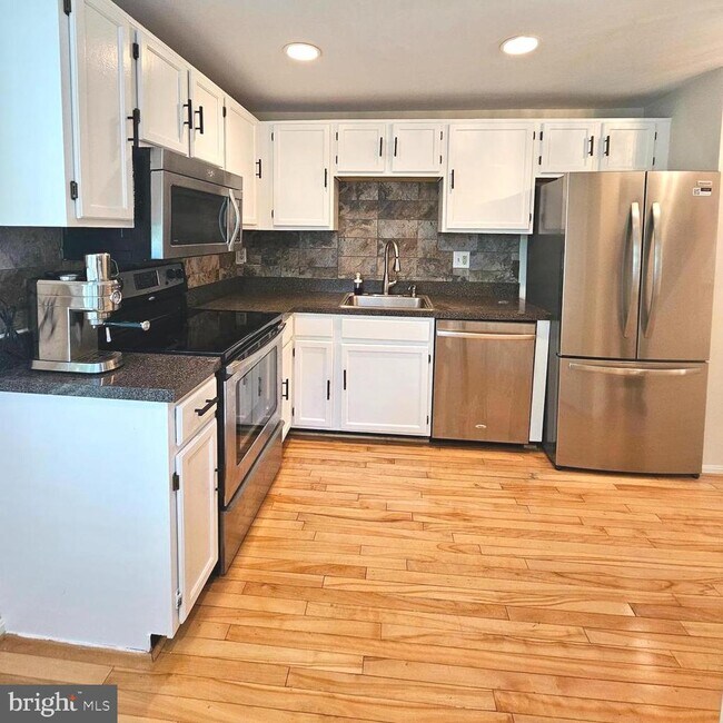 Building Photo - 5911 Sir Cambridge Way