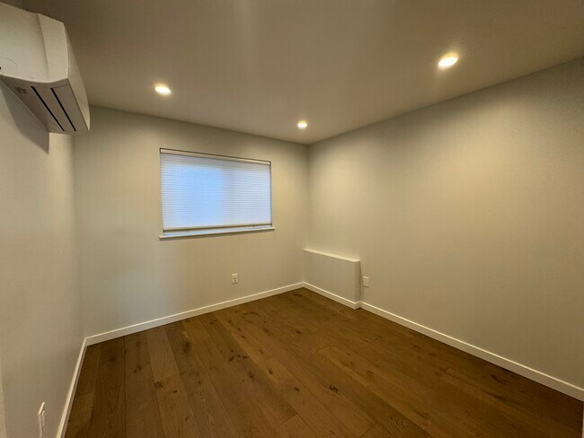Building Photo - 1500 Solana Dr