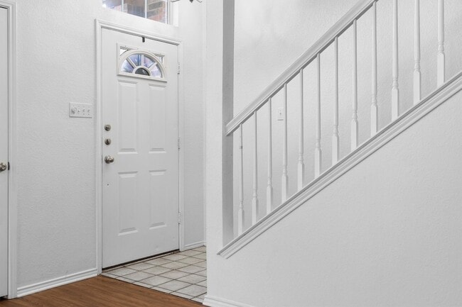 Building Photo - 324 Nita Ln