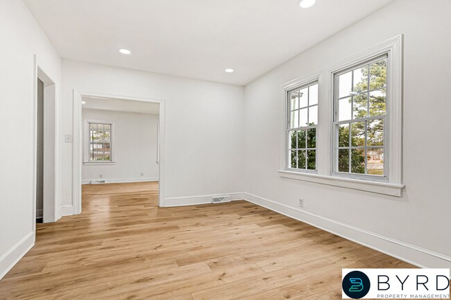 Building Photo - 2958 Winston Churchill Dr