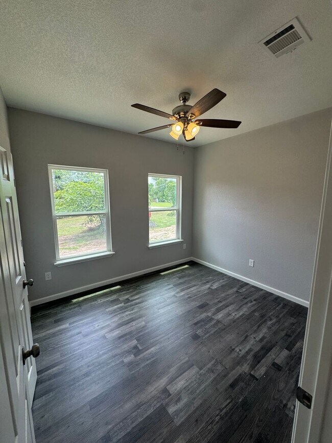 Building Photo - 3/2/2 NEW CONSTRUCTION Spacious YARD WITH ...