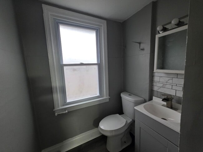 Building Photo - 505 Harker St