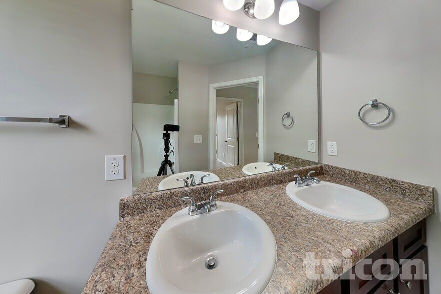 Building Photo - 2292 Shady Dr