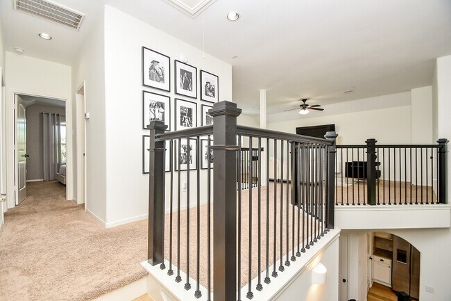 Building Photo - 24119 Via Renata Dr