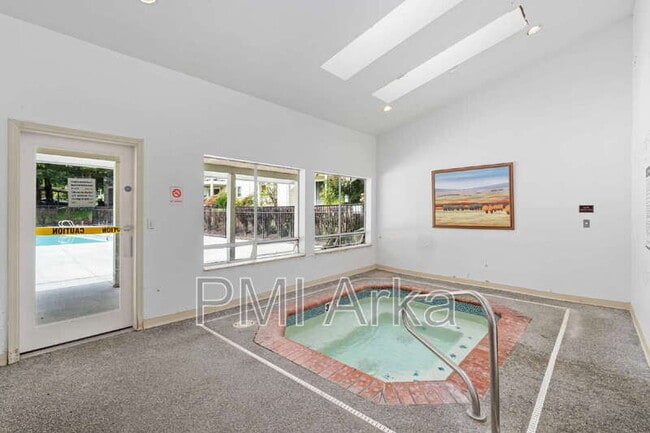 Building Photo - 19230 Forest Park Dr NE