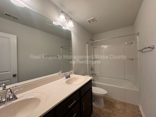 Building Photo - 837 Salem Pointe Pl