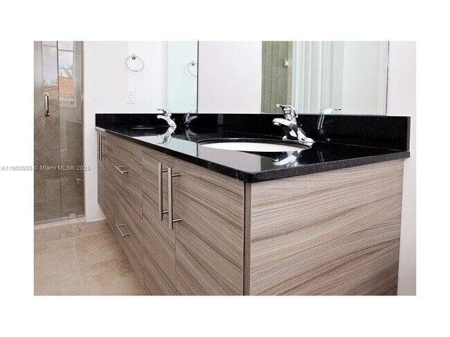 Building Photo - 2714 SW 81st Terrace