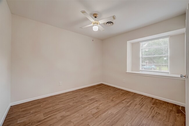 Building Photo - 5711 Braesvalley Dr
