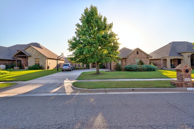 Building Photo - 812 Ryan Rd