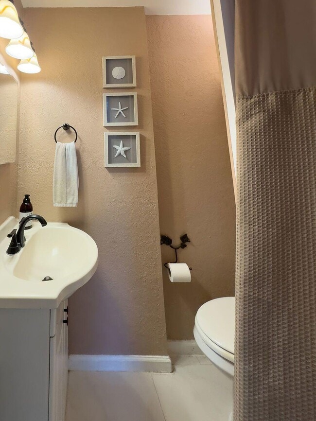 Building Photo - 902 NE 34th St