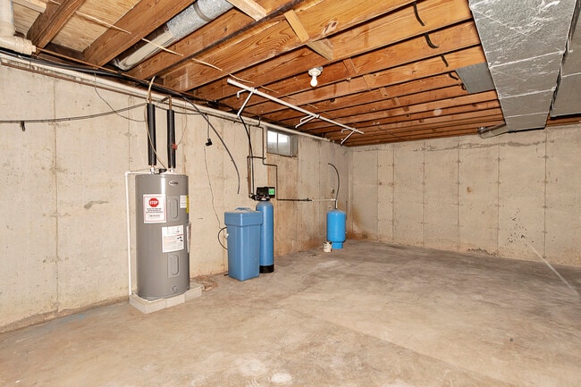 Building Photo - 8310 E Coral Rd