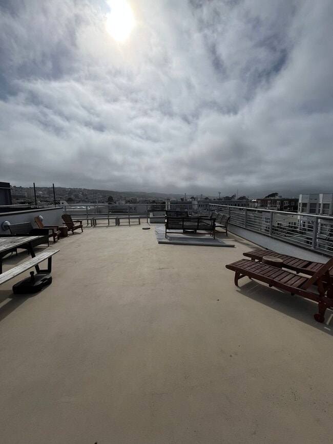 Building Photo - Beautiful 2BR/1BA with Large Private Patio, Parking & Shared Rooftop Deck in Marina