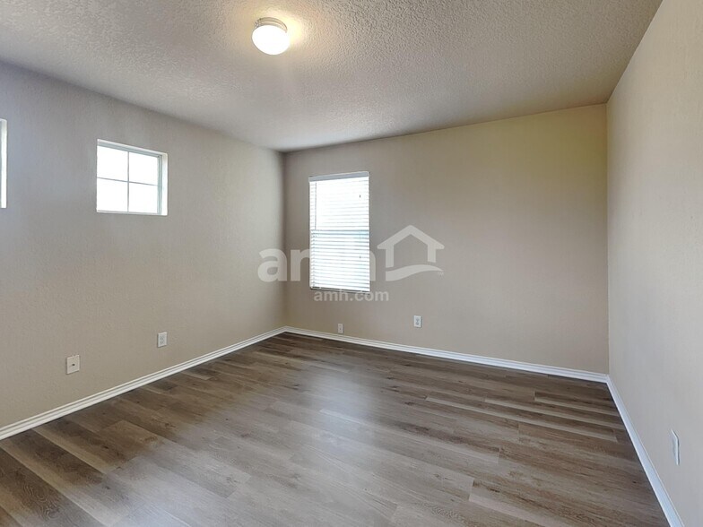 Building Photo - 9811 Rainbow Crk