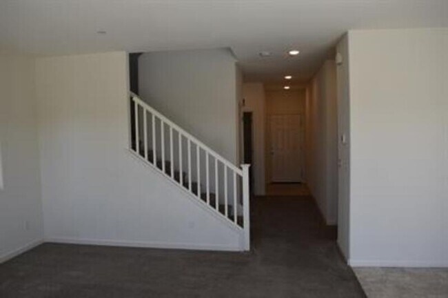 Building Photo - 4297 Lasalle Dr
