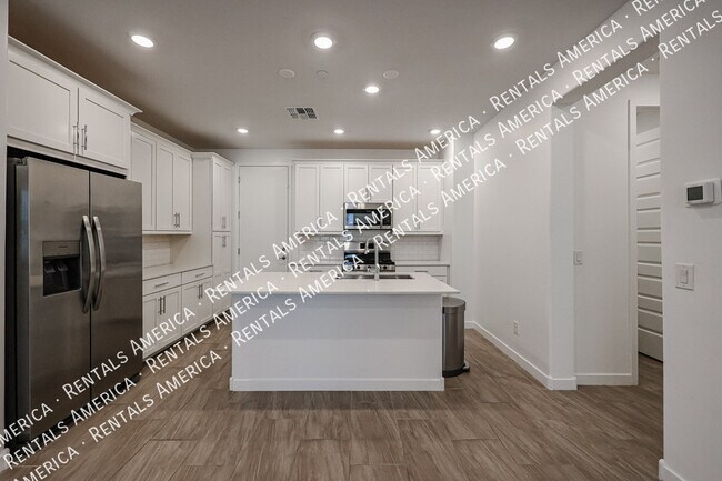 Building Photo - 4077 S Sabrina Dr
