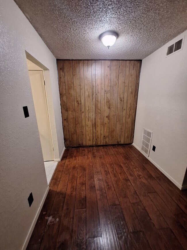 Building Photo - 1 bedroom, 1 bath