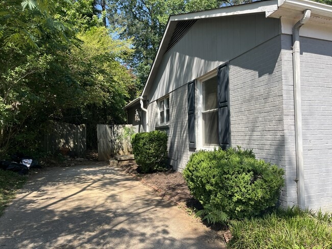 Building Photo - 5933 North Hills Dr