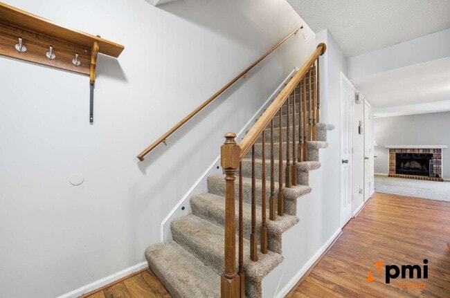 Building Photo - 2 PRIMARY BEDROOMS, LIVING ROOM AND DINING, PETS ALLOWED